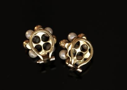 PAIR OF EAR CLIPS in 14K (585/°°) yellow...
