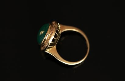 RING in 18K (750/°°) yellow gold, centered...