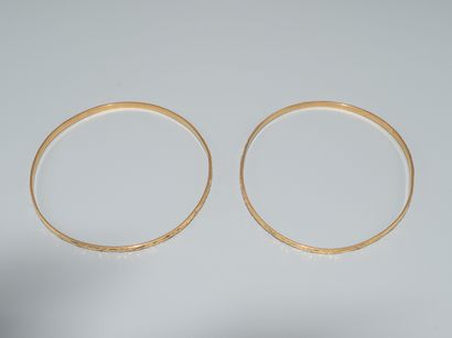 SET of 2 chased JONCS in 18K (750/°°) yellow...