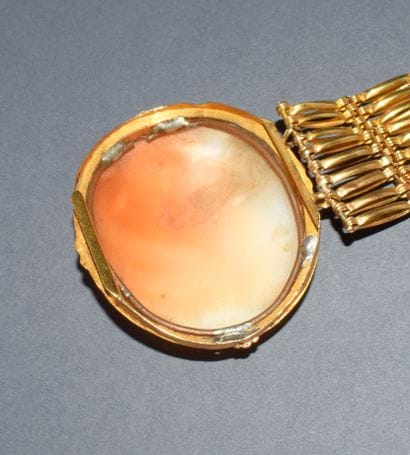 18K (750 /°°) yellow gold BRACELET centered...