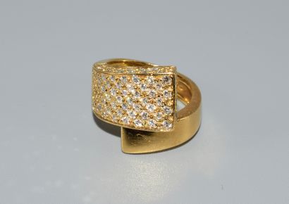 RING in 18K (750/°°) yellow gold with cross...