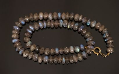 COLLIER composé de perles rondelles de labradorite,...