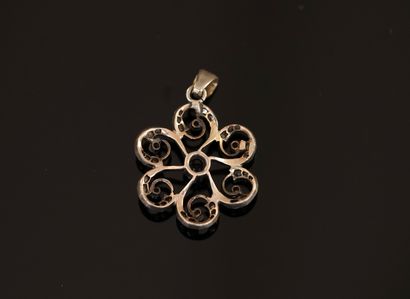 AC- PENDENTIF en argent min 800/°° présentant...