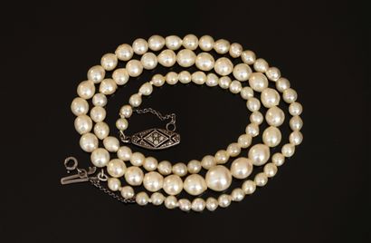 COLLAR of tumbling cultured pearls (worn),...