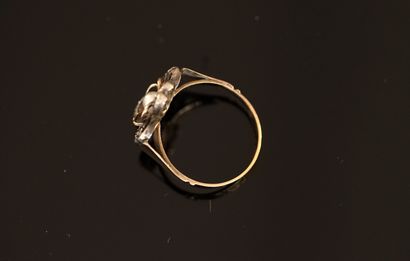 AC- BAGUE en or et argent à motif floral...