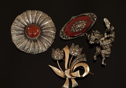 SET in silver min 800/°° and metal consisting...