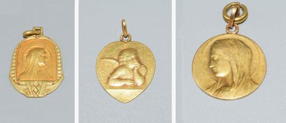 SET of 3 medals in 18K (750/°°) yellow gold....