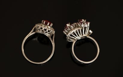 SET in silver min 800/°° comprising 2 rings...