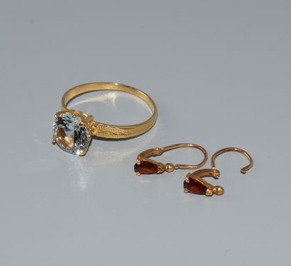 ENSEMBLE in 18K (750/°°) yellow gold comprising...