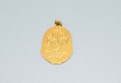 SET of 3 medals in 18K (750/°°) yellow gold....