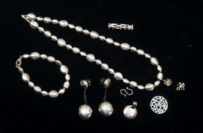 SET in silver min 800/°° and 925/°° comprising...