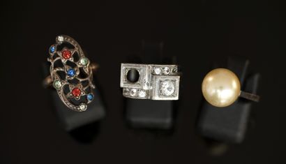 ENSEMBLE en argent min 800/°° comprenant...