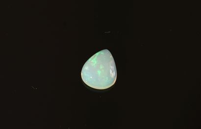 OPAL on paper drop cabochon for 4.70cts,...