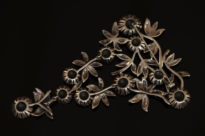 Importante BROCHE en partie mobile, en argent...