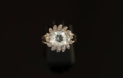 18K (750/°°) white gold wire ring centered...