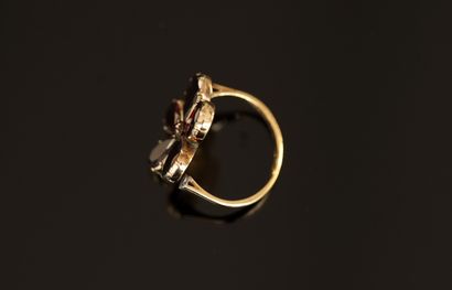 BAGUE en or jaune 18K (750/°°) présentant...