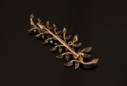 BROCHE en or 18K (750/°°) et argent min 800/°°...