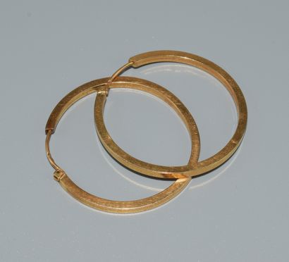 PAIR OF CREOLES in 18K (750/°°) yellow gold,...