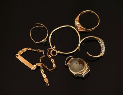 DEBRIS OR comprenant :
1 bague 9K (375/°°)...