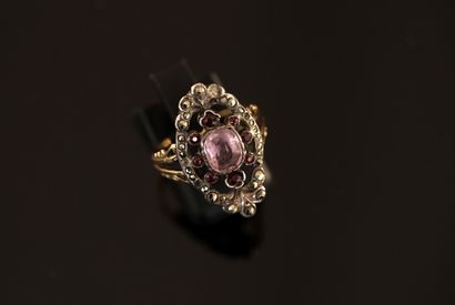 AC- BAGUE MARQUISE ajourée en or jaune et...