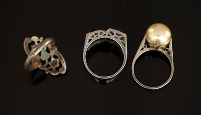 ENSEMBLE en argent min 800/°° comprenant...