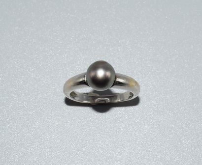 JONC ring in 18K (750/°°) white gold centered...