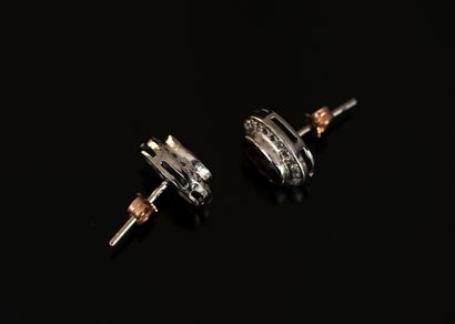 PAIR OF EARRINGS in 925/°° silver, centered...