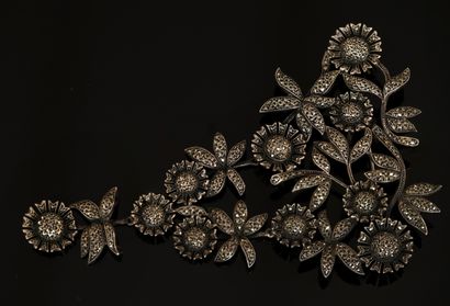 Importante BROCHE en partie mobile, en argent...