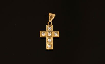 CROSS PENDANT in 18K (750/°°) yellow gold...