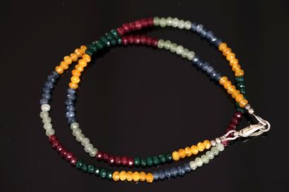 COLLIER composé de perles rondelles facettées...
