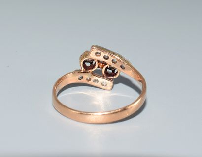 BAGUE ancienne en or jaune 18K (750/°°) ornée...