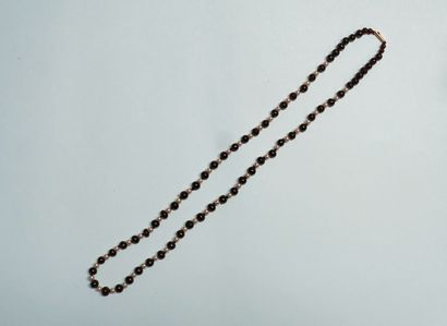 COLLAR made of smooth garnet beads with white...