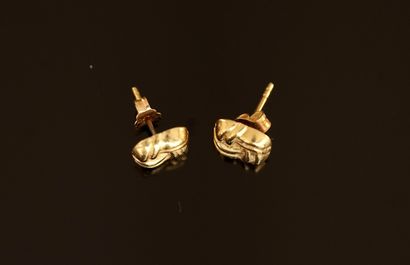 PAIRES DE CLOUS d'oreilles en or jaune 18K...