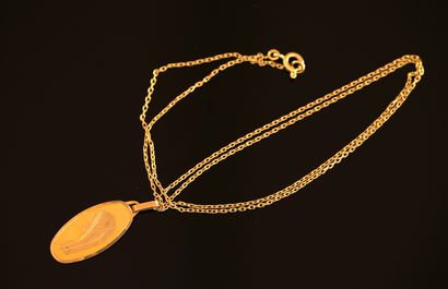 MEDAILLE de la Vierge et sa chaîne en or...