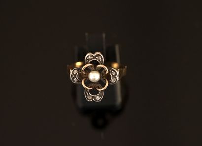 AC- BAGUE en or et argent à motif floral...