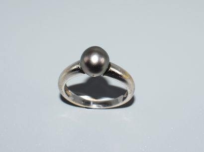 JONC ring in 18K (750/°°) white gold centered...