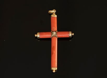 PENDENTIF CROIX, les branches en corail rouge...