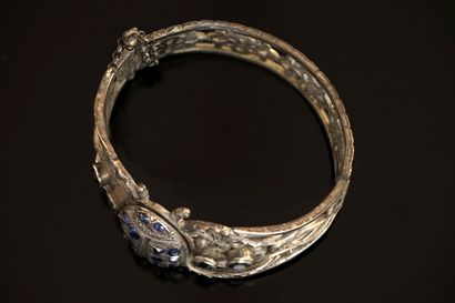 BRACELET rigide ouvrant en argent, poinçon...