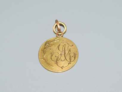 SET of 3 medals in 18K (750/°°) yellow gold....