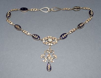 COLLIER en argent poinçon sanglier orné de...