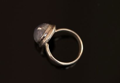 Silver ring 925/°° centered with an oval...