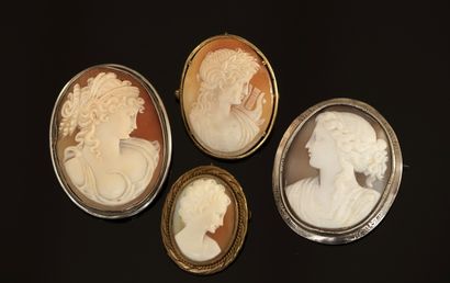 Gilt or silver-plated metal SET including...