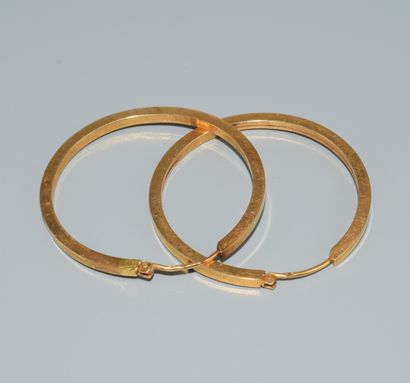 PAIR OF CREOLES in 18K (750/°°) yellow gold,...