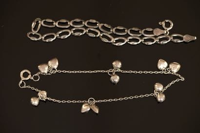 SET in silver min 800/°° comprising 2 oval...