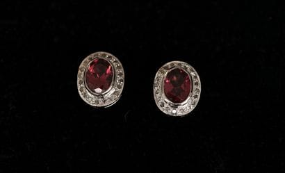 PAIR OF EARRINGS in 925/°° silver, centered...