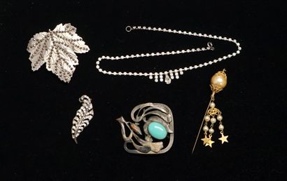 ENSEMBLE in silver- or gold-plated metal,...