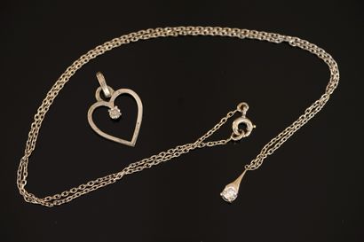 ENSEMBLE en or blanc 18K (750/°°) comprenant...