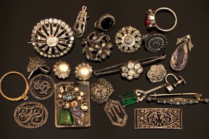 ENSEMBLE in silver- or silver-plated metal,...