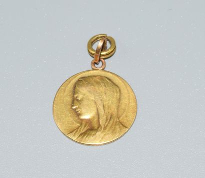 SET of 3 medals in 18K (750/°°) yellow gold....