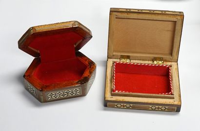 ENSEMBLE de 2 boîtes en bois et marqueterie...